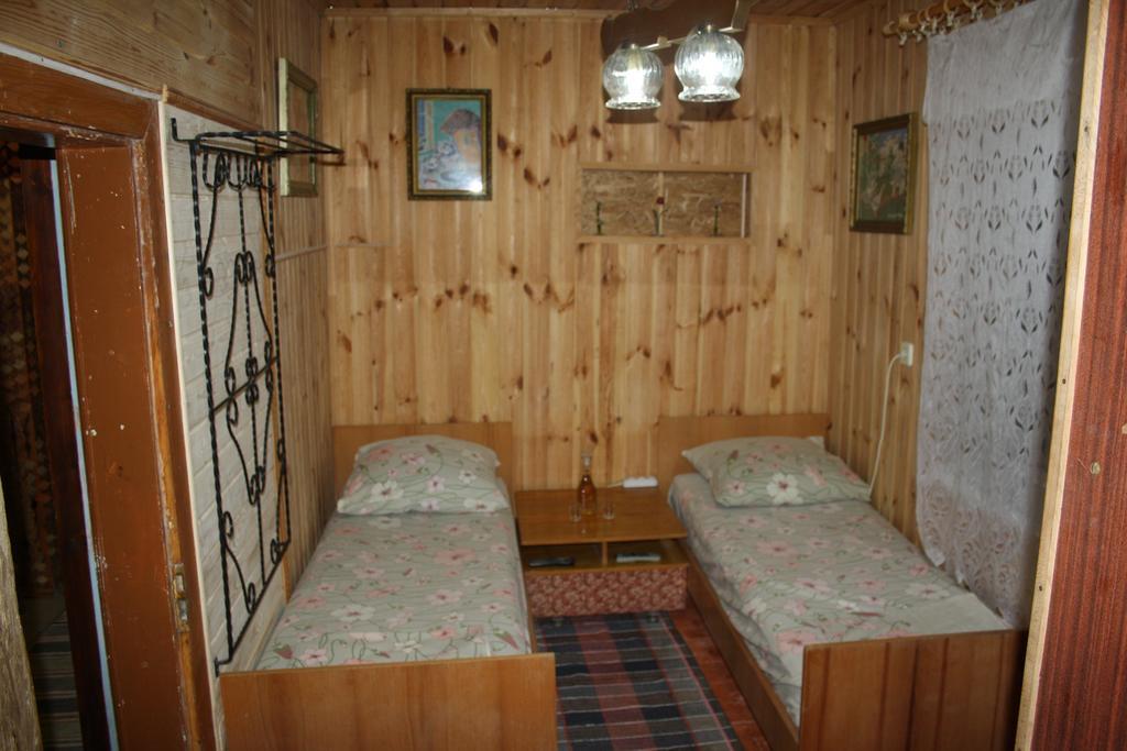 Садиба Під Гострою ชเดนิเยโว ภายนอก รูปภาพ
