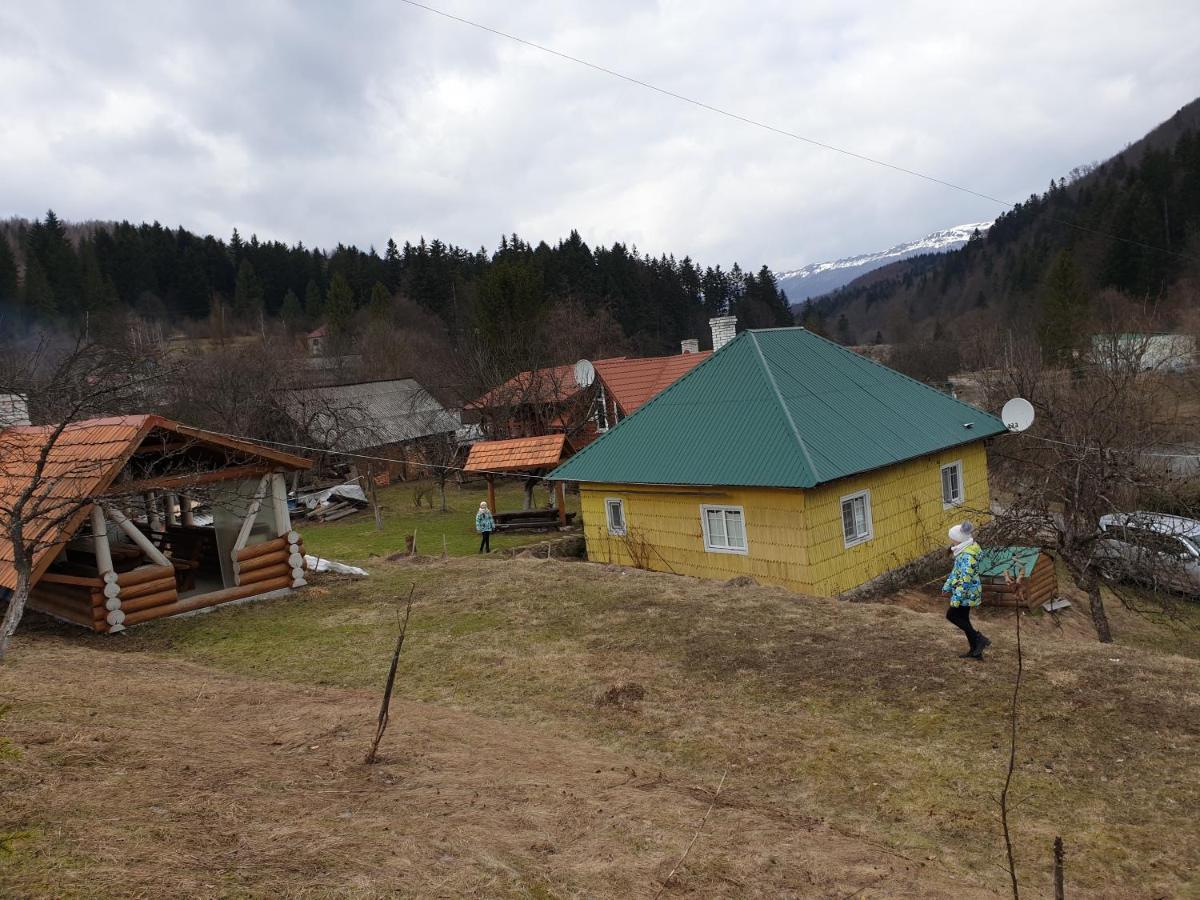 Садиба Під Гострою ชเดนิเยโว ภายนอก รูปภาพ